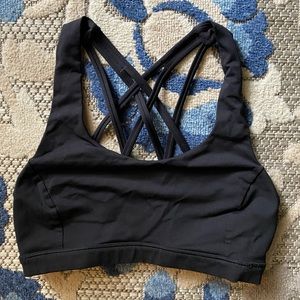 Lululemon Sports Bra in Black Size 4